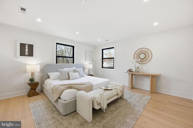 9200 CEDAR LN, Bethesda, MD 20814