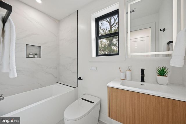 9200 CEDAR LN, Bethesda, MD 20814