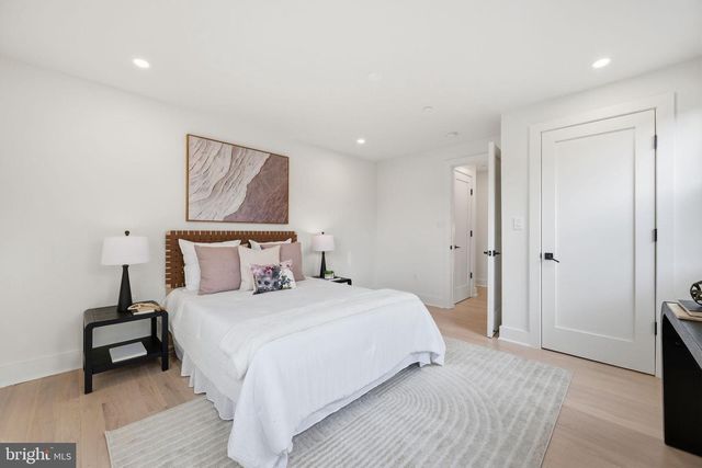 9200 CEDAR LN, Bethesda, MD 20814