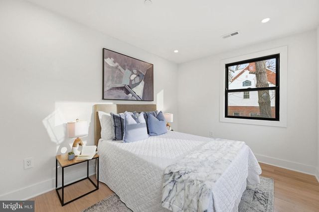 9200 CEDAR LN, Bethesda, MD 20814