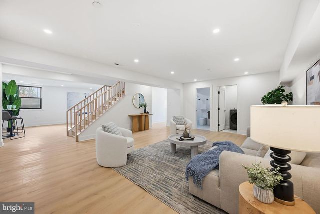 9200 CEDAR LN, Bethesda, MD 20814