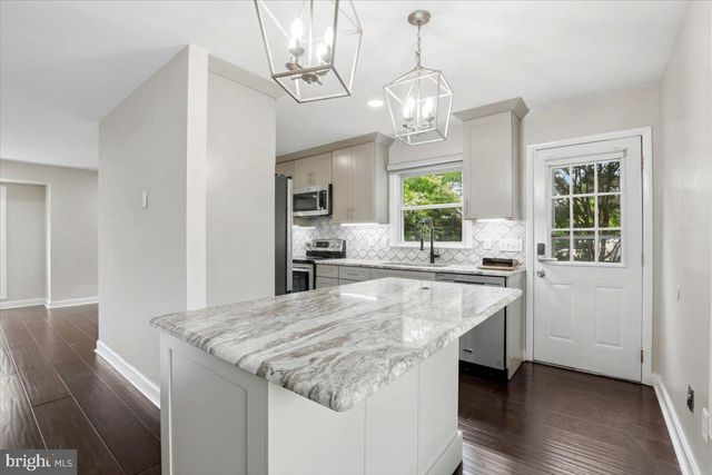 131 CASMAR ST SE, Vienna, VA 22180