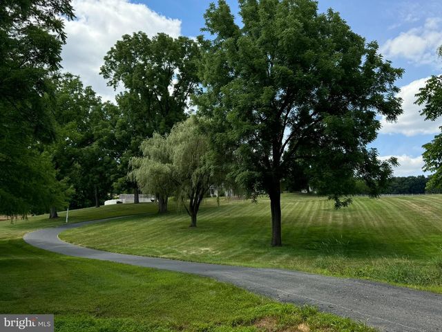 4635 NEWARK RD, Cochranville, PA 19330