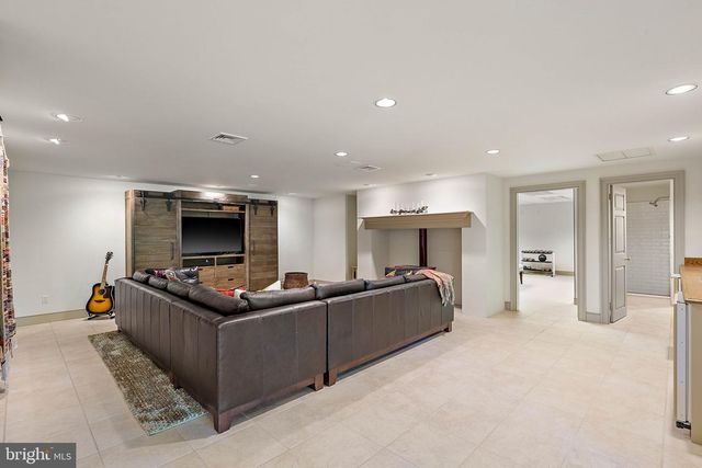 4635 NEWARK RD, Cochranville, PA 19330