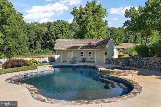 4635 NEWARK RD, Cochranville, PA 19330