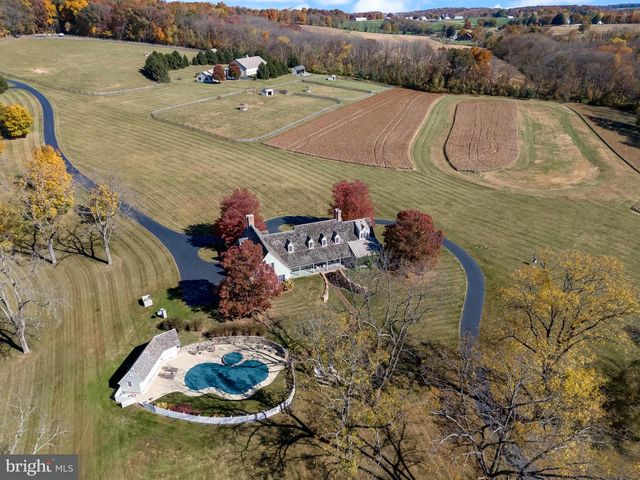4635 NEWARK RD, Cochranville, PA 19330