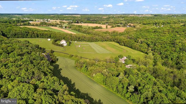 4635 NEWARK RD, Cochranville, PA 19330