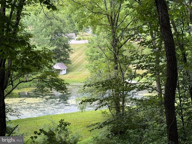 4635 NEWARK RD, Cochranville, PA 19330