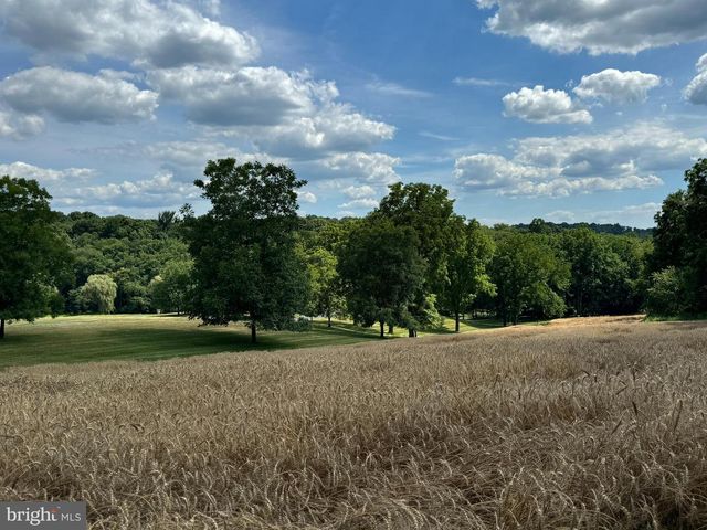 4635 NEWARK RD, Cochranville, PA 19330