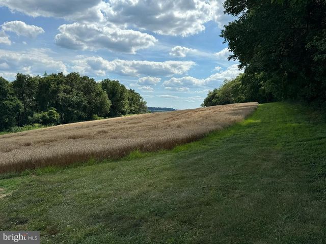 4635 NEWARK RD, Cochranville, PA 19330