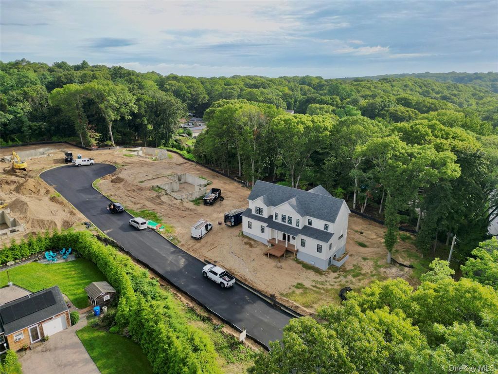 6 Pine Hill Ct, Port Jefferson, NY 11777 — photo 2