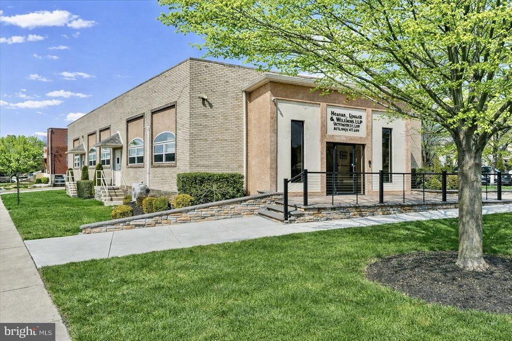 101 E DARBY RD, Havertown, PA 19083