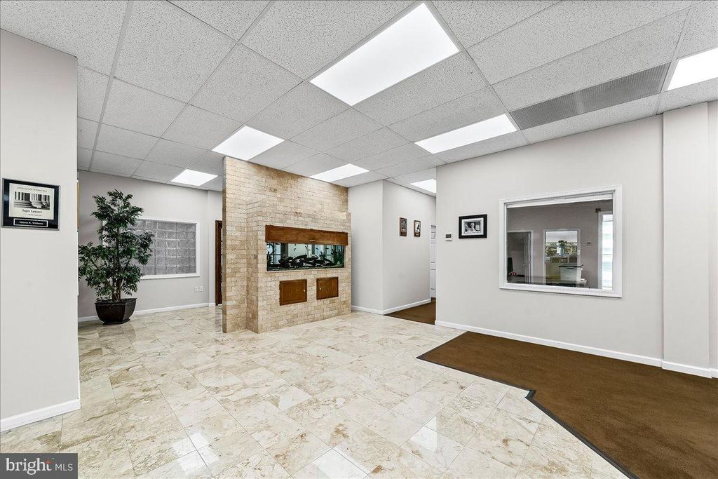 101 E DARBY RD, HAVERTOWN, PA 19083 — photo 3