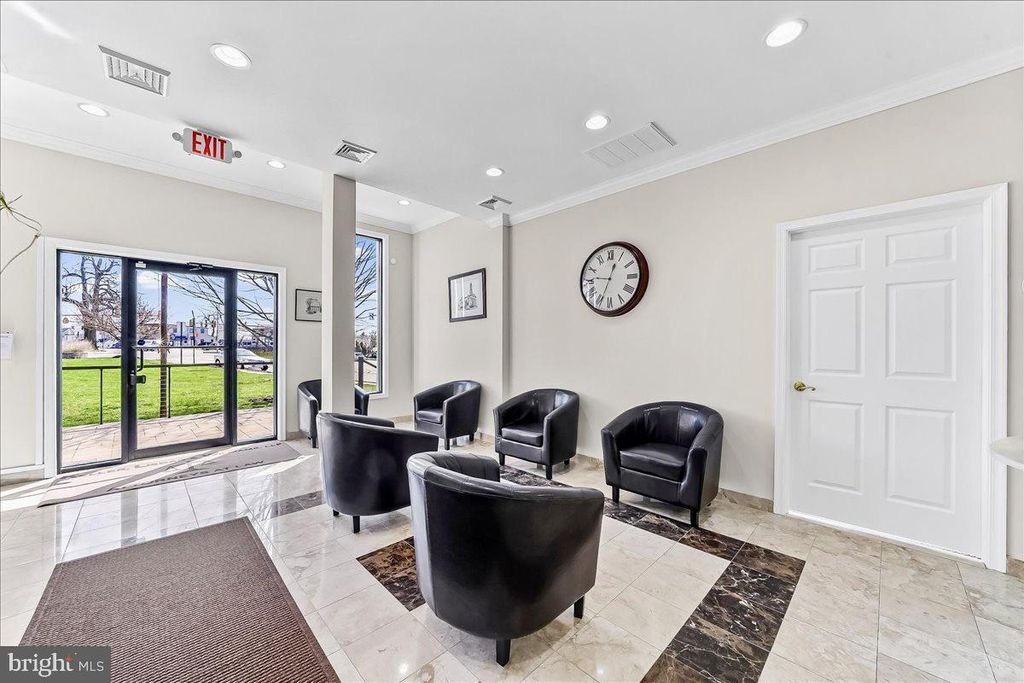 101 E DARBY RD, HAVERTOWN, PA 19083 — photo 4