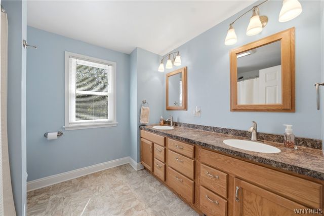64 Bittersweet Lane, Orchard Park, NY 14127