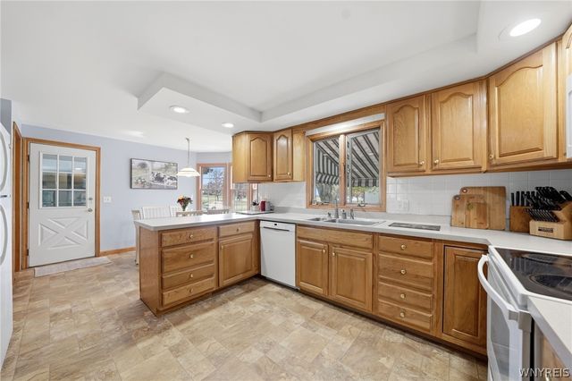 64 Bittersweet Lane, Orchard Park, NY 14127
