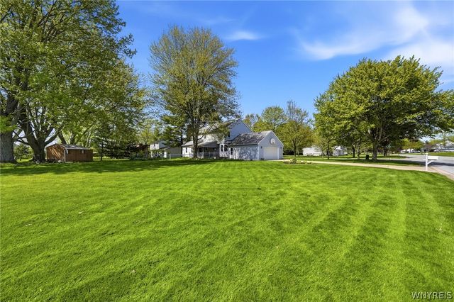 64 Bittersweet Lane, Orchard Park, NY 14127