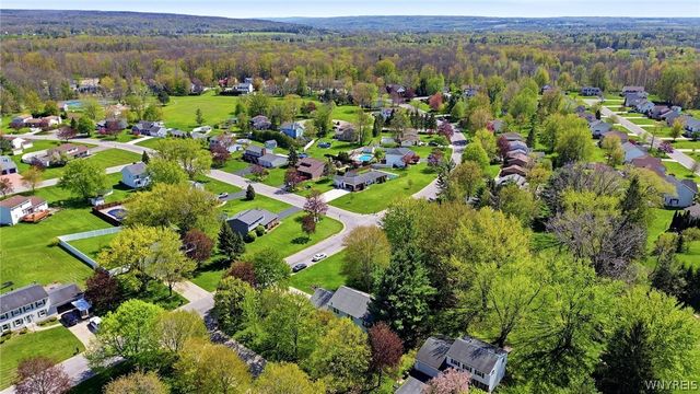 64 Bittersweet Lane, Orchard Park, NY 14127
