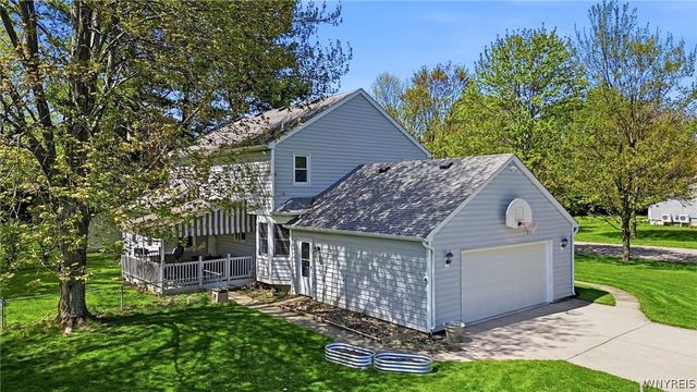 64 Bittersweet Lane, Orchard Park, NY 14127
