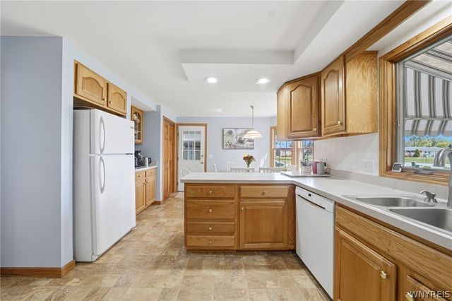 64 Bittersweet Lane, Orchard Park, NY 14127