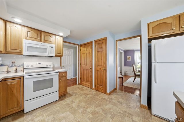 64 Bittersweet Lane, Orchard Park, NY 14127