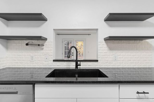 707 Majestic Dr, Crestview, FL 32536