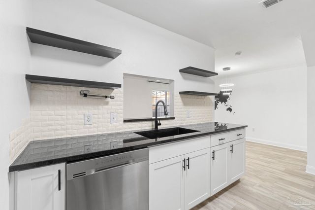 707 Majestic Dr, Crestview, FL 32536