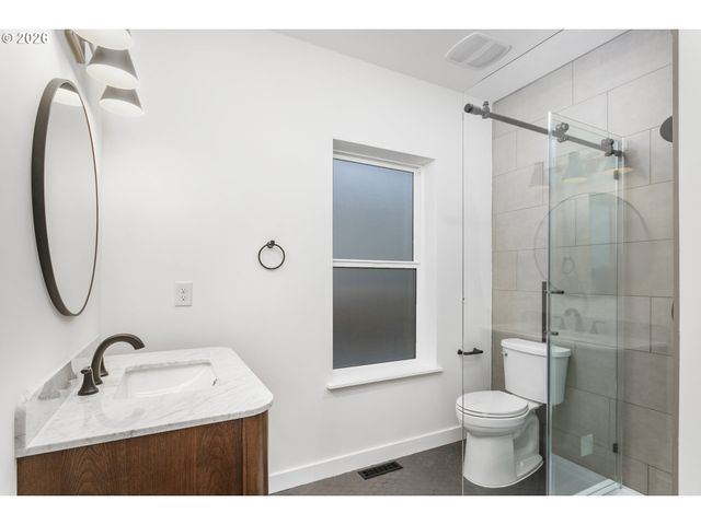 8130 Se MADISON St, Portland, OR 97215