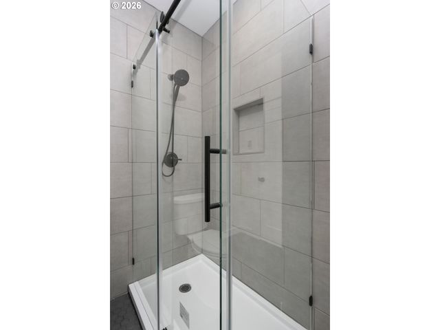 8130 Se MADISON St, Portland, OR 97215