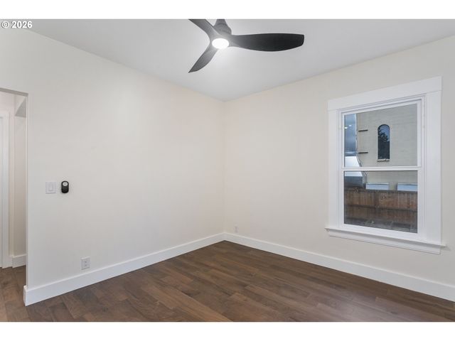 8130 Se MADISON St, Portland, OR 97215