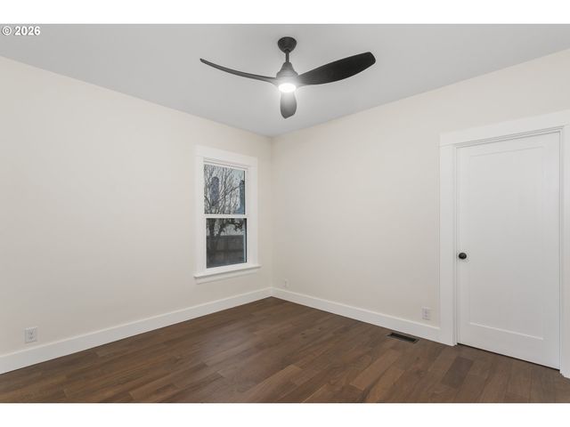 8130 Se MADISON St, Portland, OR 97215