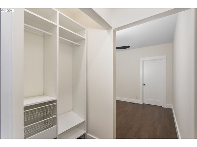 8130 Se MADISON St, Portland, OR 97215