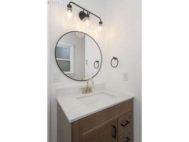 8130 Se MADISON St, Portland, OR 97215