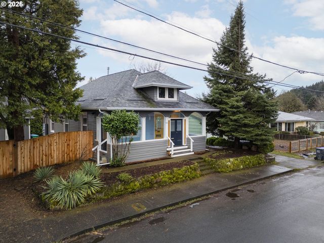 8130 Se MADISON St, Portland, OR 97215