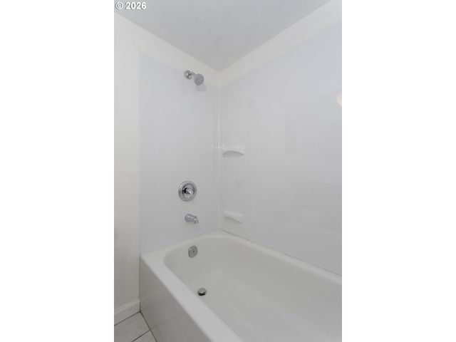 8130 Se MADISON St, Portland, OR 97215