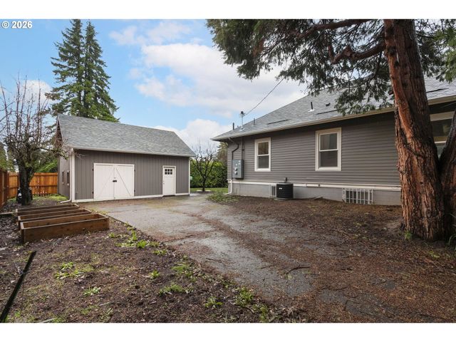 8130 Se MADISON St, Portland, OR 97215