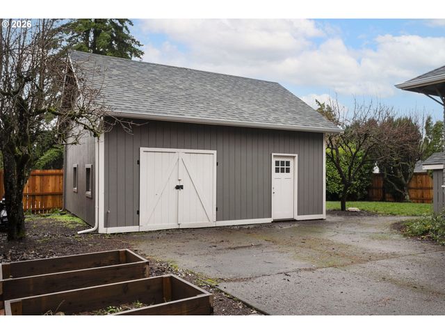 8130 Se MADISON St, Portland, OR 97215