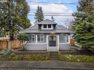 8130 Se MADISON St, Portland, OR 97215