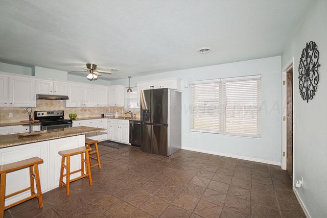 1313 Mills Avenue, Dumas, TX 79029