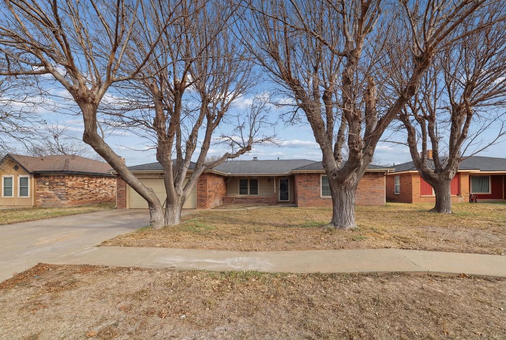 1313 Mills Avenue, Dumas, TX 79029