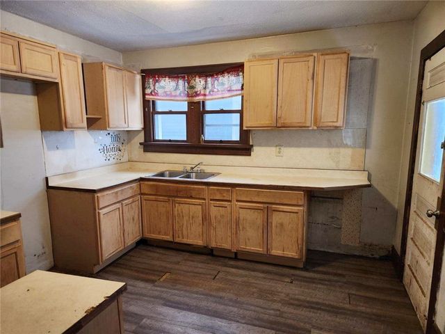 399 Baldwin Ave, Sharon, PA 16146