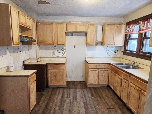 399 Baldwin Ave, Sharon, PA 16146