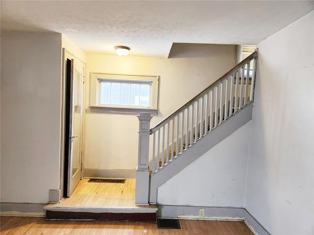 399 Baldwin Ave, Sharon, PA 16146