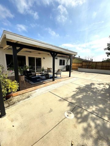 11278 Calle Jalapa, San Diego, CA 92126