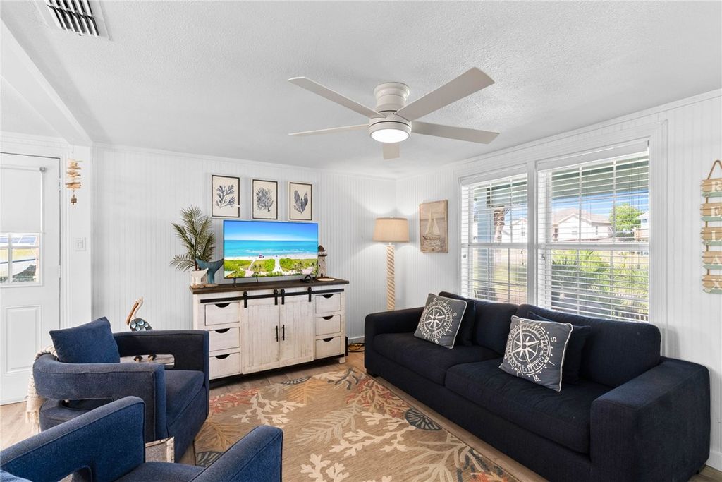 819 S Magnolia St, Rockport, TX 78382 — photo 4