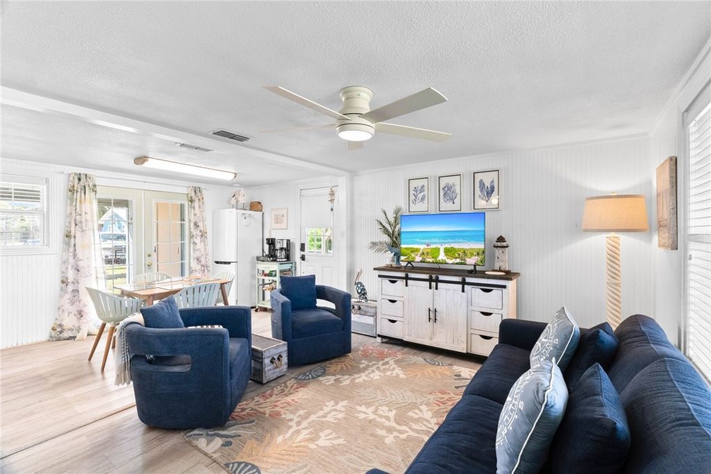 819 S Magnolia St, Rockport, TX 78382 — photo 5