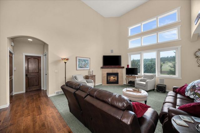 9903 E Peone Landing Ln, Mead, WA 99021