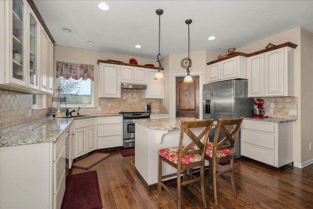 9903 E Peone Landing Ln, Mead, WA 99021