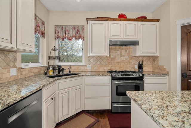 9903 E Peone Landing Ln, Mead, WA 99021