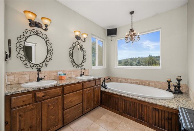 9903 E Peone Landing Ln, Mead, WA 99021